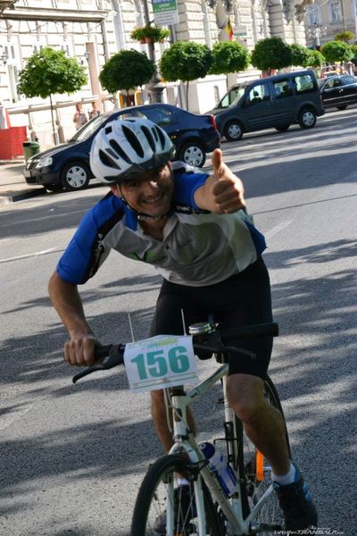 De la plăcerea de a studia la cea de a pedala! Lecţia temerarului pe bicicletă din Arad, Ioan Suciu!